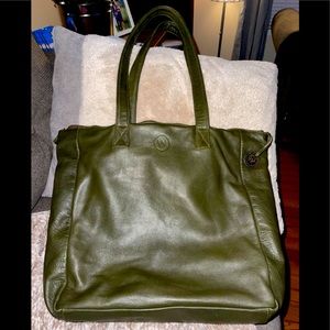 Wanderers Travel Co. Petite Parisian